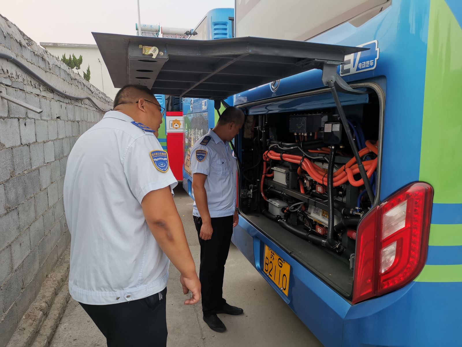 公交集團(tuán)公交事業(yè)一部開(kāi)展車輛機(jī)務(wù)專項(xiàng)檢查